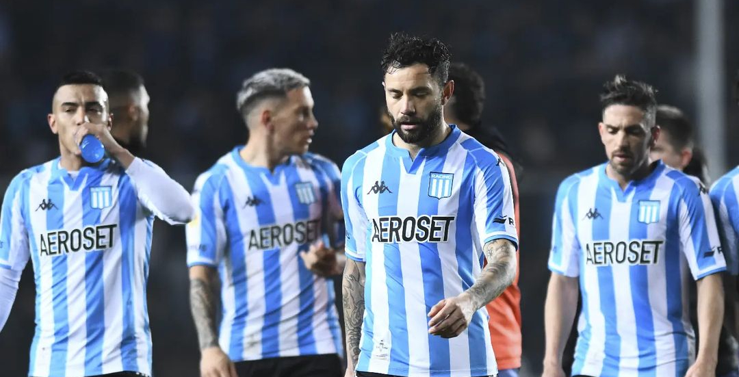 Eugenio Mena dio una asistencia en la derrota de Racing ante San Lorenzo