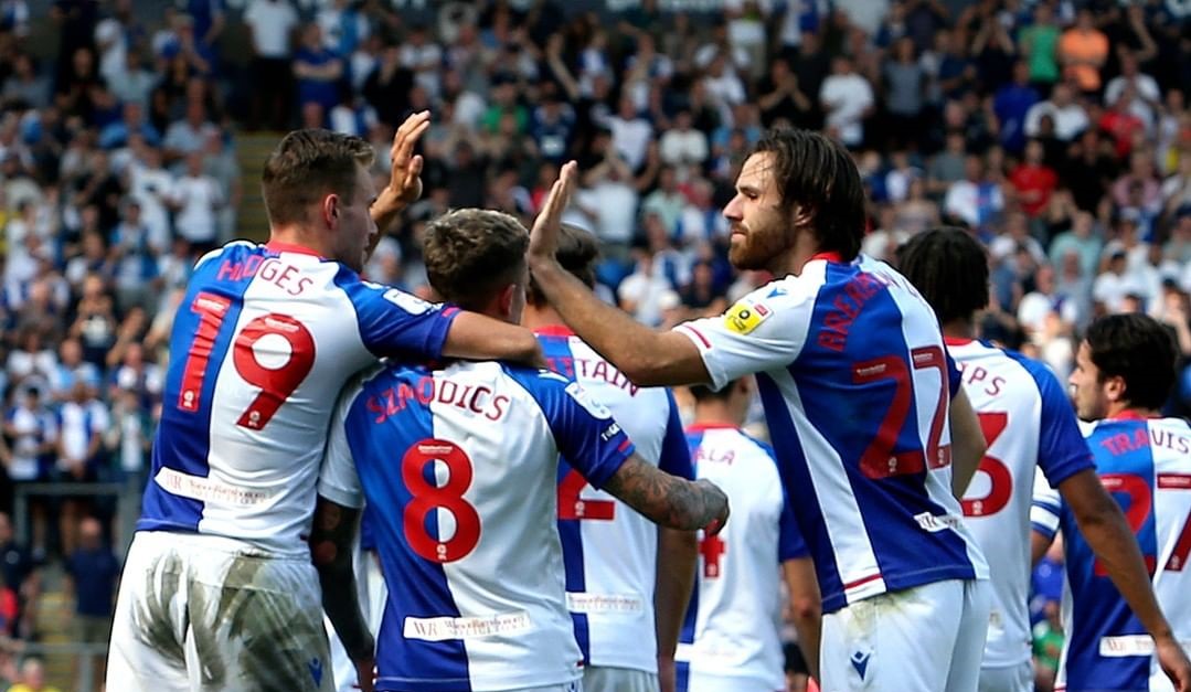 Ben Brereton vio acción en clasificación de Blackburn Rovers en la Copa de Liga inglesa