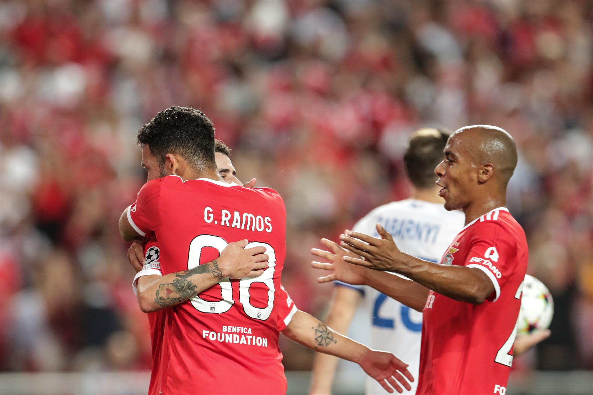 Benfica goleó a Dinamo de Kiev y certificó su paso a la fase grupal de la Champions League
