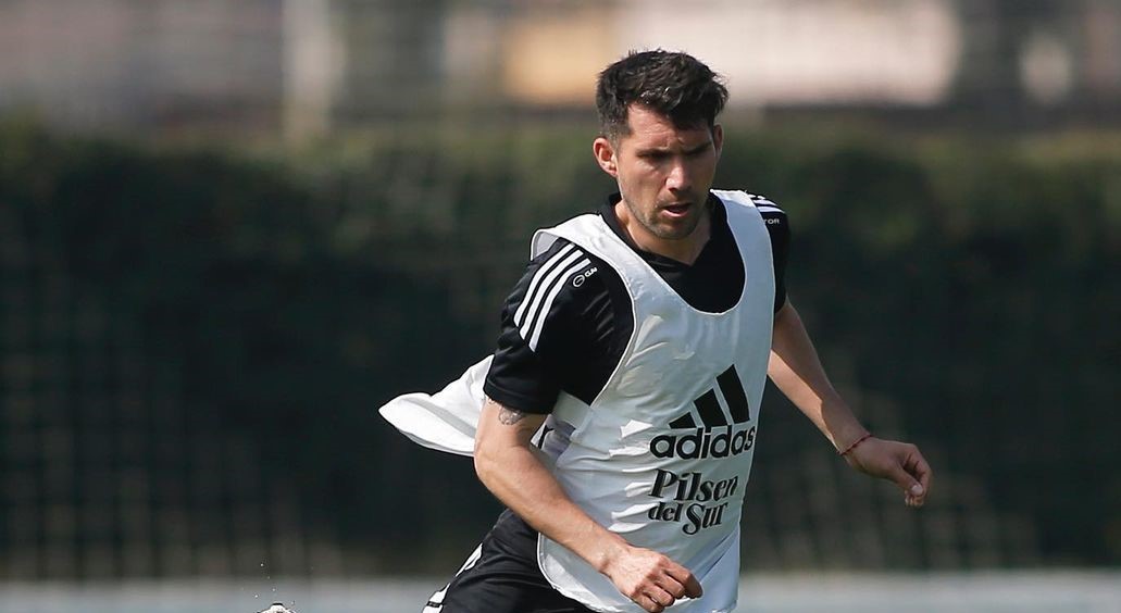 ¡Buena noticia para Colo Colo! César Fuentes volvió a entrenar e hizo trabajos con balón
