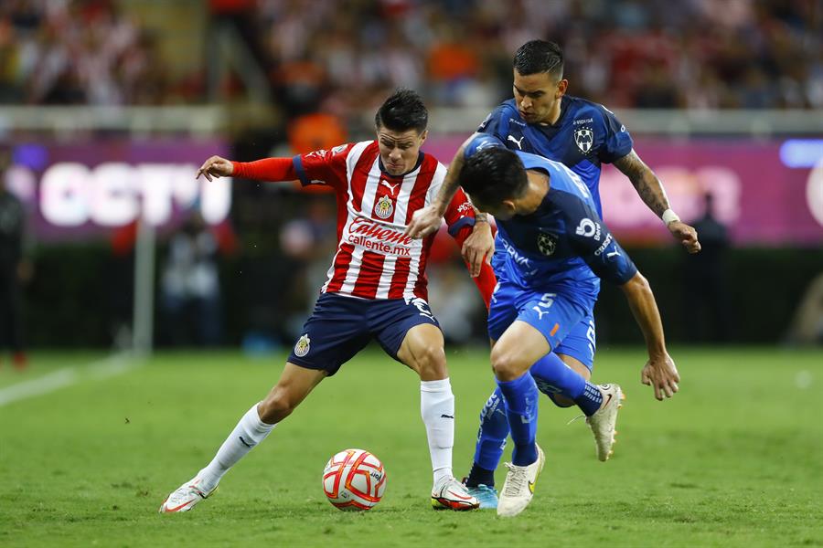 Sebastián Vegas fue villano en caída de Monterrey ante Chivas en la liga mexicana