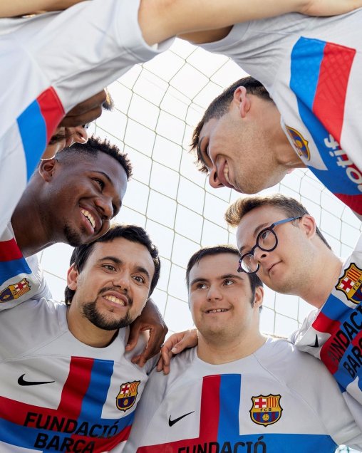 FC Barcelona presentó su tercera camiseta y se llenó de críticas