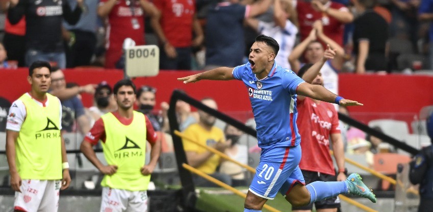 Cruz Azul quiere renovar su plantel e Iván Morales está en la lista de posibles descartados