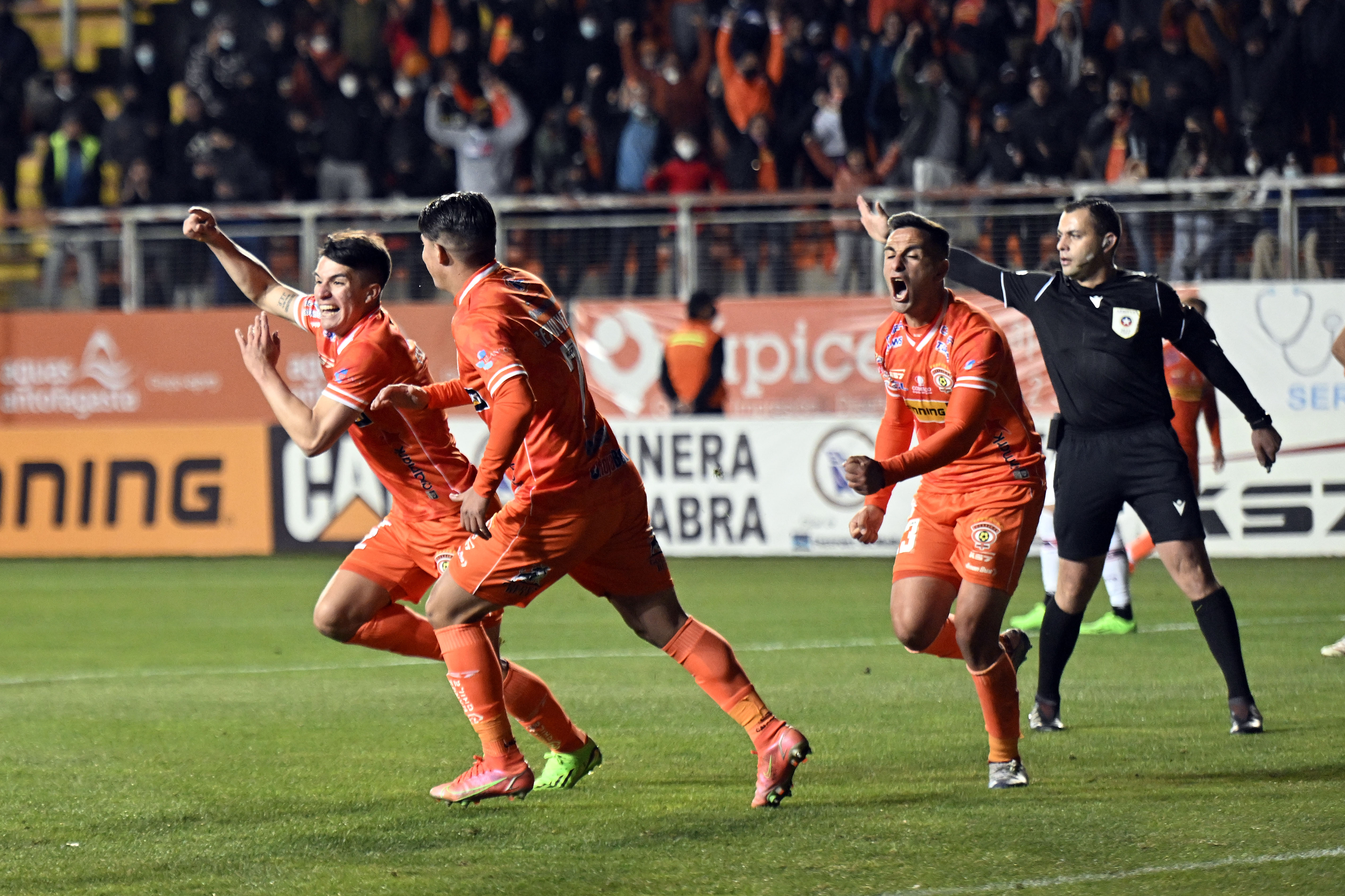 Cobreloa venció en la agonía a Melipilla y encendió la pelea con Magallanes en el Ascenso