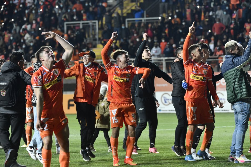 La alegría de Cobreloa tras el sufrido triunfo sobre Deportes Melipilla en Calama