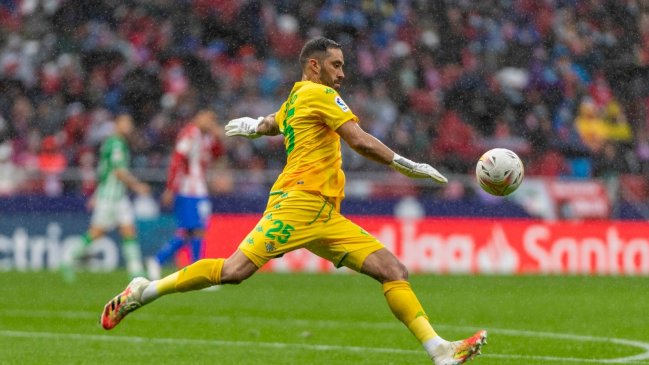 Claudio Bravo apareció en la citación de Real Betis con miras a duelo ante Osasuna