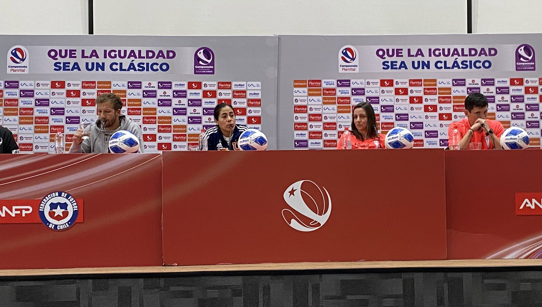 La conferencia conjunta de capitanes previo a los clásicos universitarios