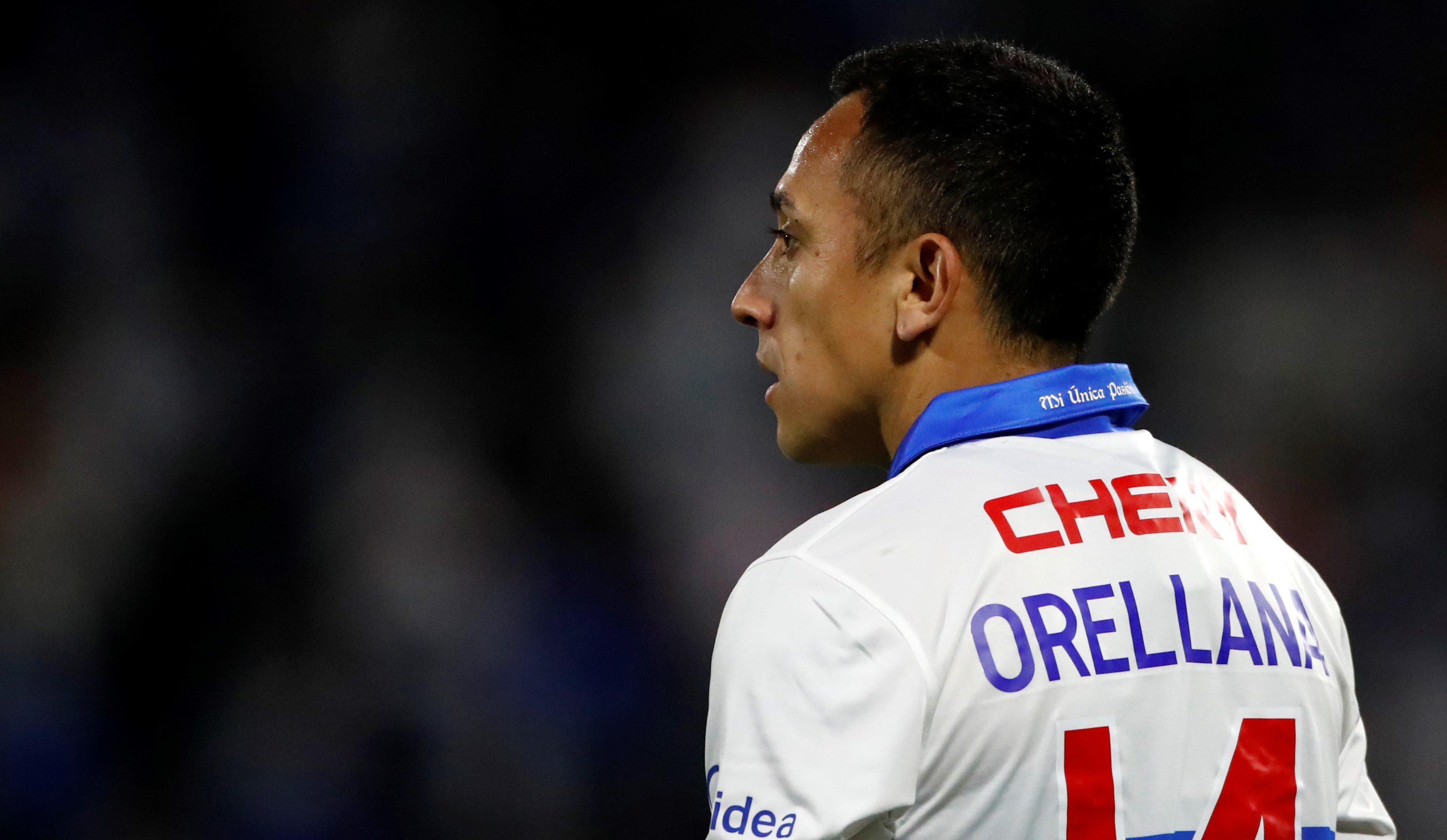 Fabián Orellana se perfila como titular en la UC para el clásico universitario