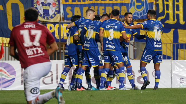 Everton comprometió a La Serena en la parte baja con una arrolladora victoria en Sausalito