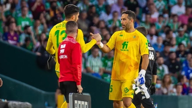 “Alguien debe sacrificarse”: Medio advirtió del complejo escenario de Bravo en Betis