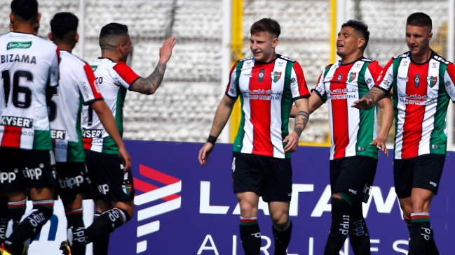 Palestino superó a Curicó con polémico penal y encendió la lucha en la parte alta