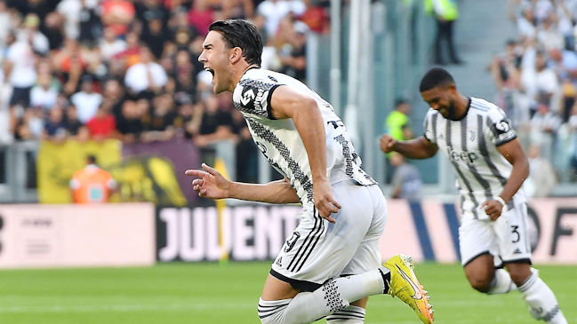 Dusan Vlahovic clavó un golazo de tiro libre en intenso empate entre Juventus y AS Roma