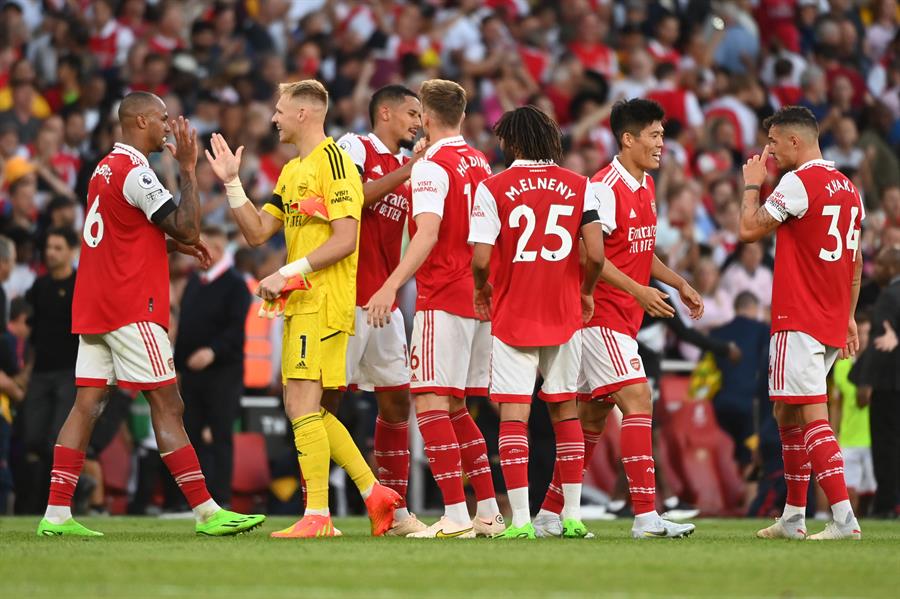 Arsenal mantuvo su campaña perfecta en la Premier con triunfo sobre Fulham