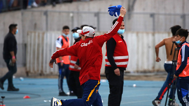 U. de Chile condenó actos vandálicos de hinchas y evaluará sanciones a los responsables