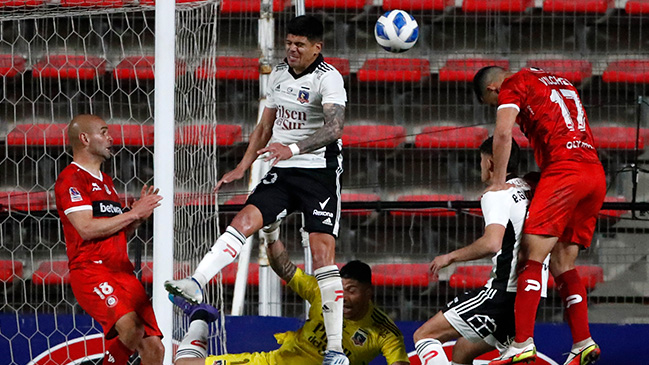 Christian Vilches marcó de cabeza el empate de La Calera con Colo Colo