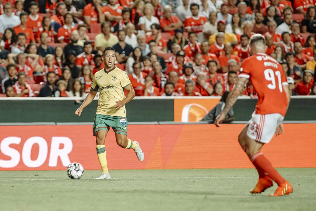 Juan Delgado fue titular en caída de Pacos de Ferreira ante Benfica en la liga portuguesa