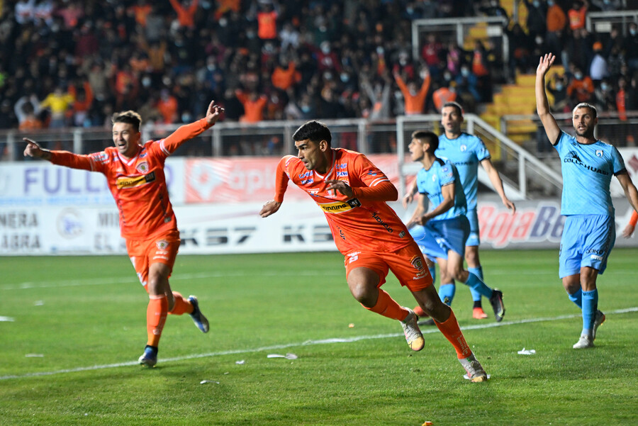 Cobreloa derribó a Deportes Iquique y se mantuvo al acecho de Magallanes en la Primera B