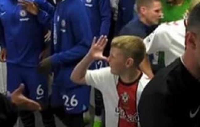 La pesada broma de pequeño hincha de Southampton a César Azpilicueta