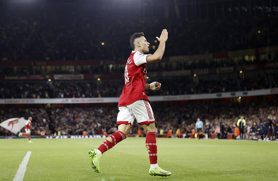 Arsenal batió a Aston Villa y sigue sólido en la cima de la Premier League