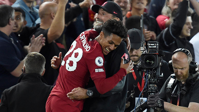 Liverpool remó desde atrás para imponerse a Newcastle con un gol en los descuentos