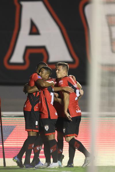 Atlético Goianiense sorprendió a Sao Paulo y se acercó a la final de la Copa Sudamericana