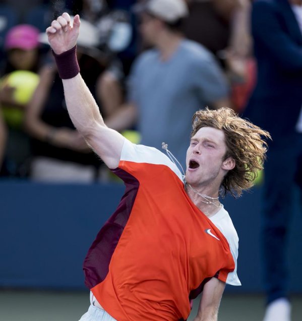 Andrey Rublev le ganó un partidazo de más de cuatro horas a Shapovalov y avanzó en el US Open
