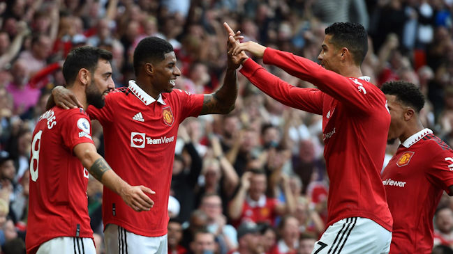 Manchester United celebró y terminó con el invicto del líder Arsenal en la Premier League