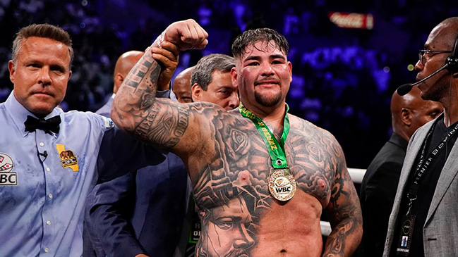 Andy Ruiz derrribó tres veces a Ortiz y se llevó un triunfo unánime