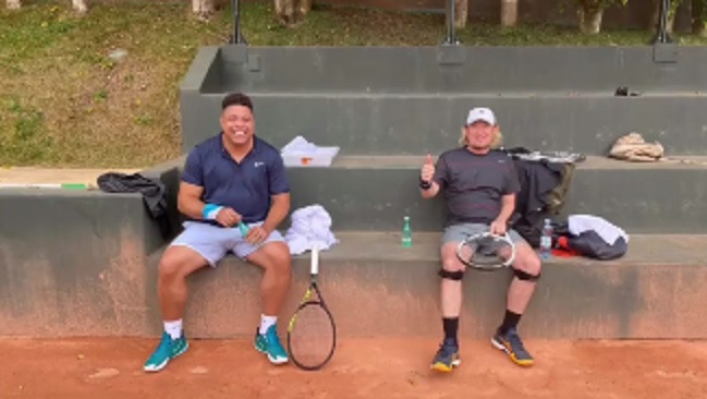 ¡Tremenda dupla! Ronaldo se lució jugando tenis con guitarrista de Iron Maiden