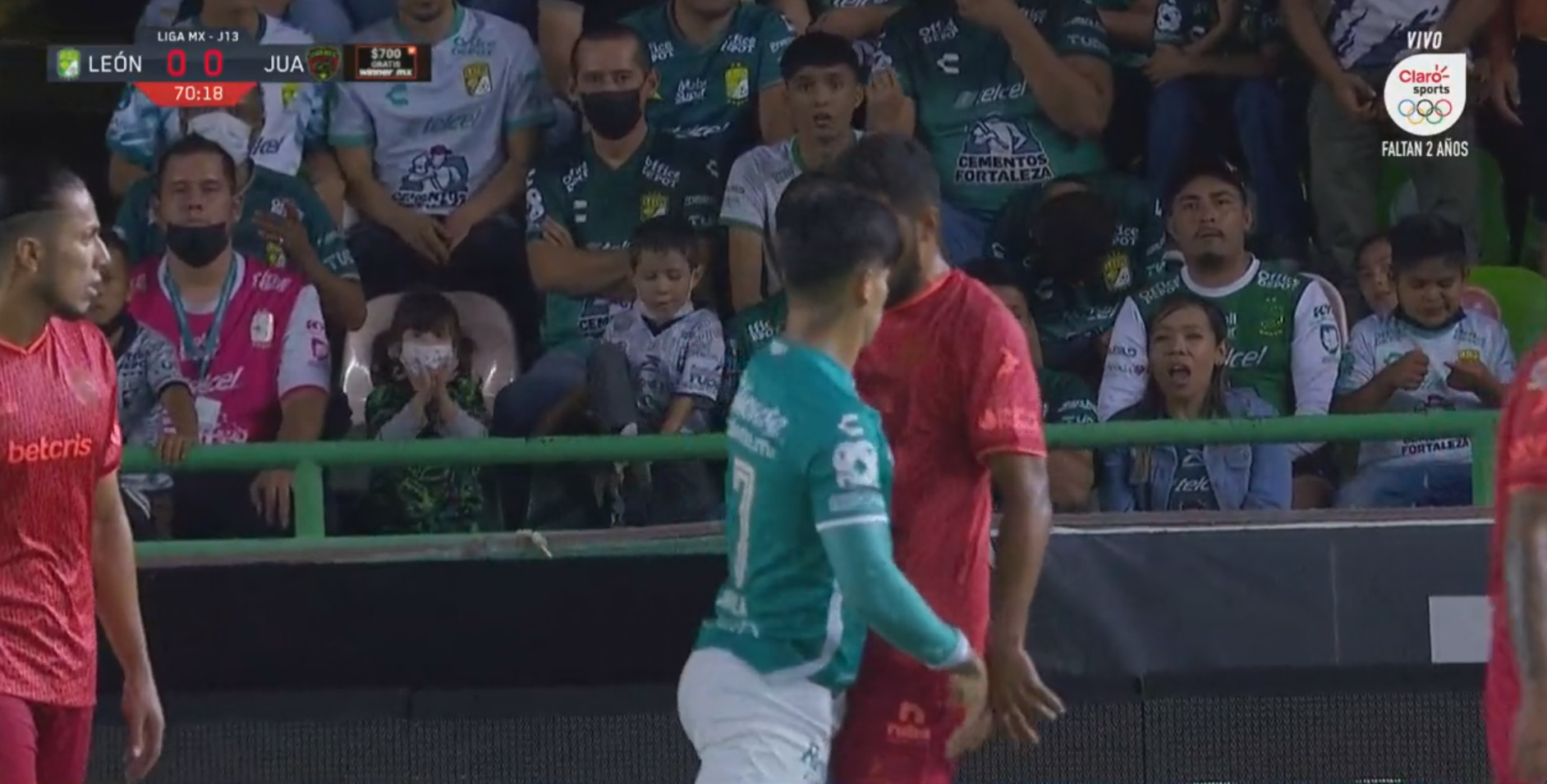 Víctor Dávila perdió la cabeza y fue expulsado en triunfo de Club León en México