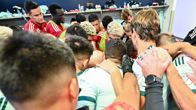 Futbolista fue suspendido por “volcar una mesa llena de pollo y arroz en el vestuario”