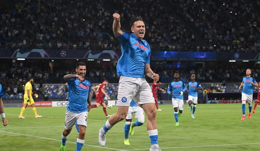 Napoli dio la sorpresa en su estreno en Champions con goleada sobre Liverpool