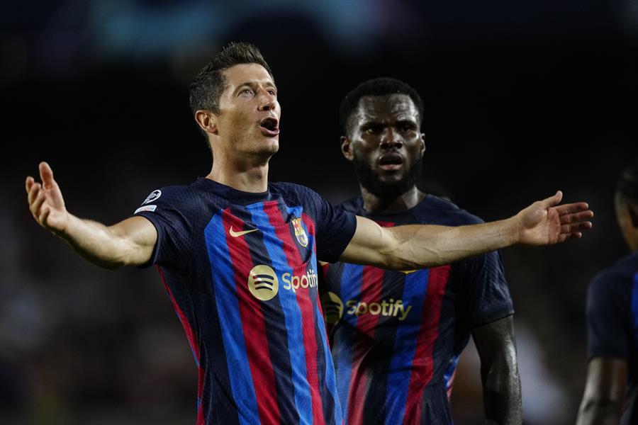Robert Lewandowski brilló con triplete en aplastante victoria de FC Barcelona sobre Viktoria Plzen