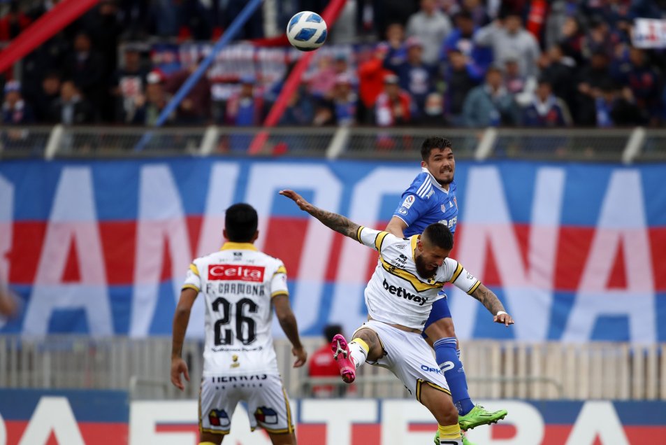 La U resistió los embates de Coquimbo en el final y se salvó de un papelón en Valparaíso