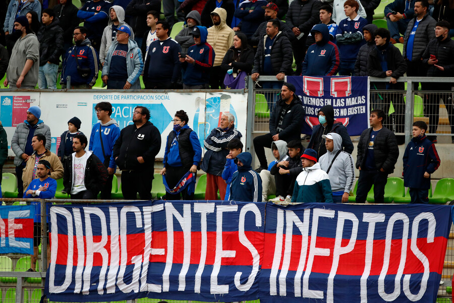 La desesperación de los hinchas de la U: Nadie buscaba la pelota para atacar