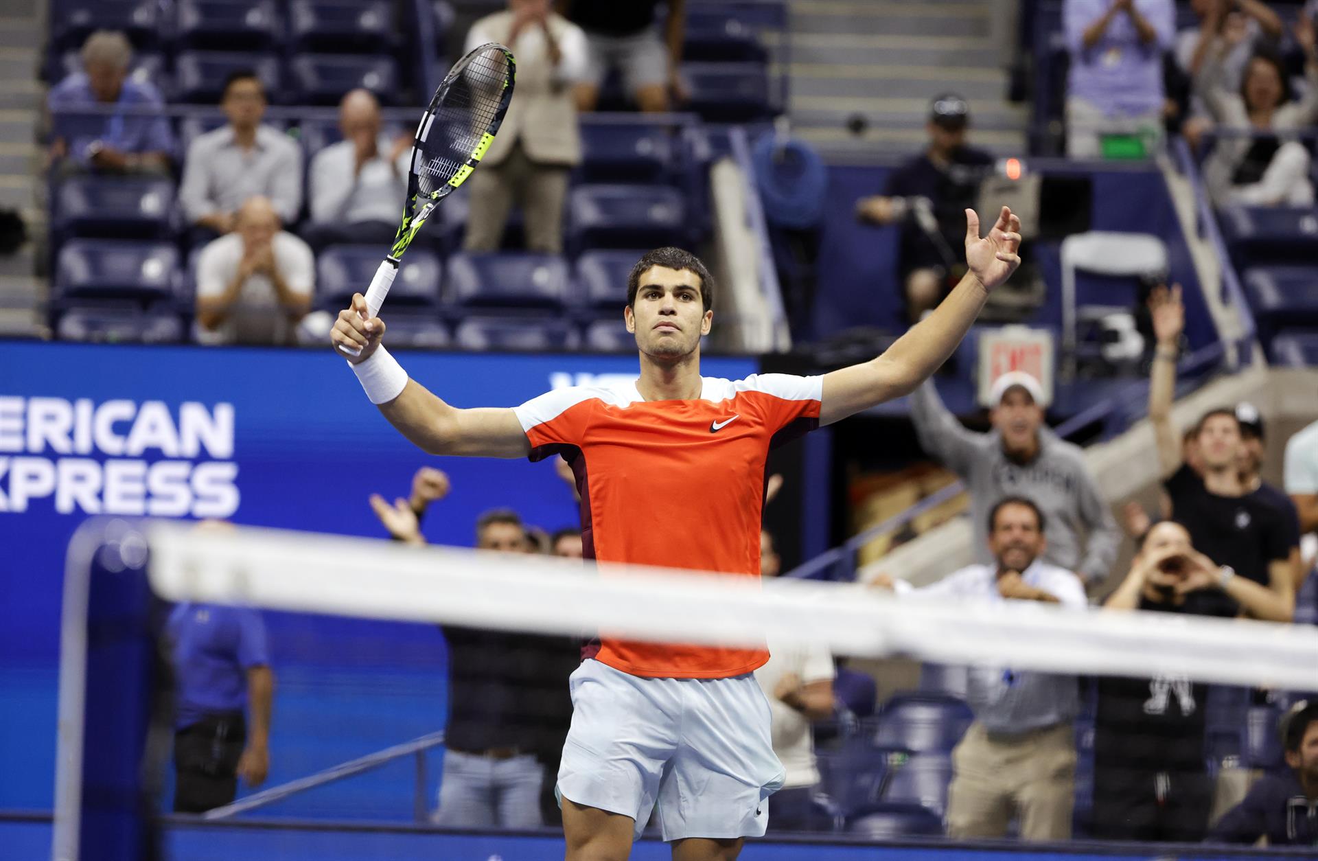 Carlos Alcaraz venció en un histórico partidazo a Jannik Sinner y avanzó a semifinales del US Open