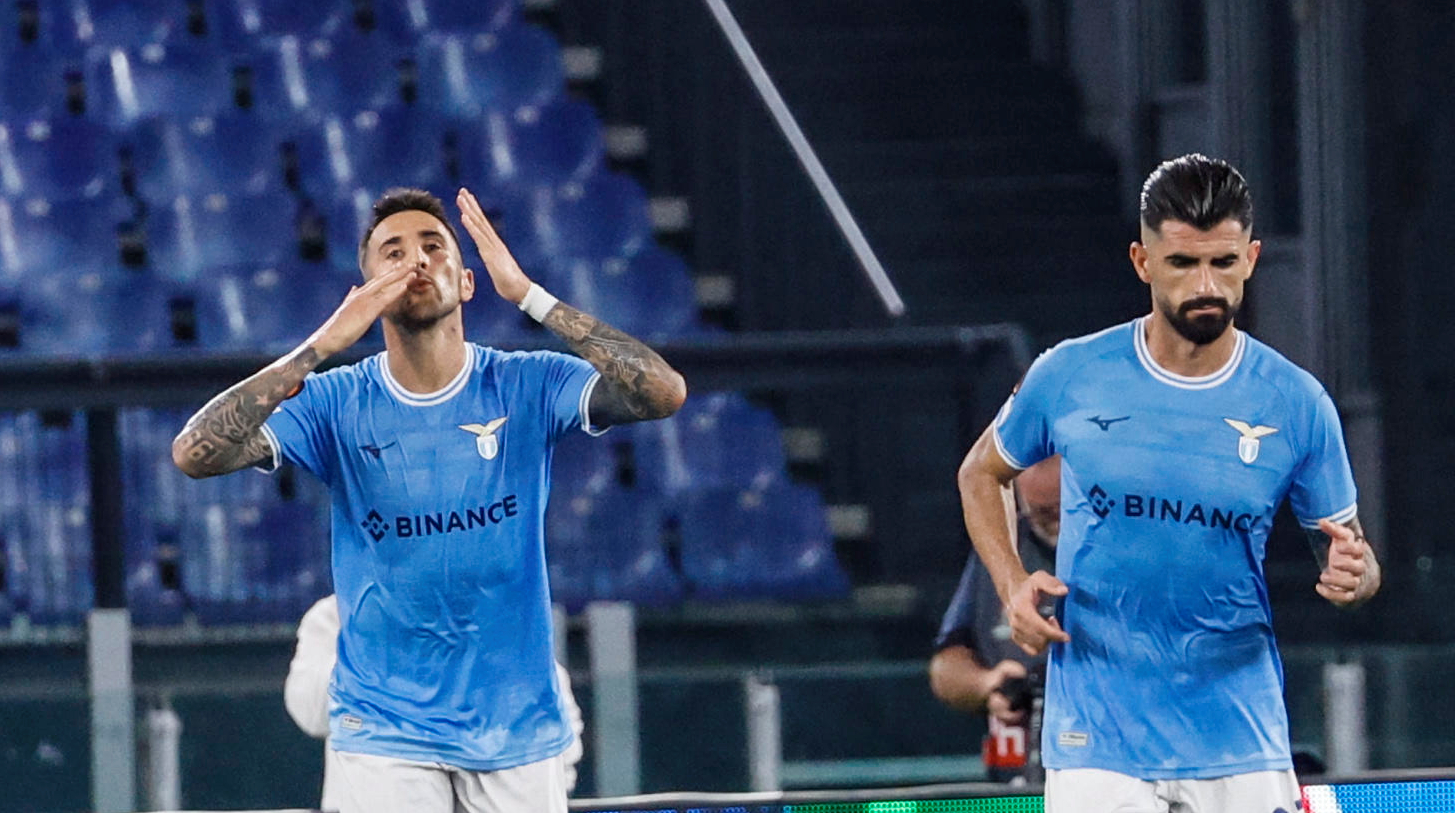 Matías Vecino marcó un doblete en goleada de Lazio a Feyenoord en la Europa League