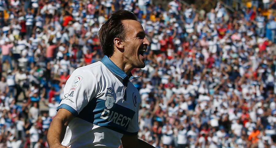 La UC le obsequió un cuadro de pasto como homenaje a José Pedro Fuenzalida