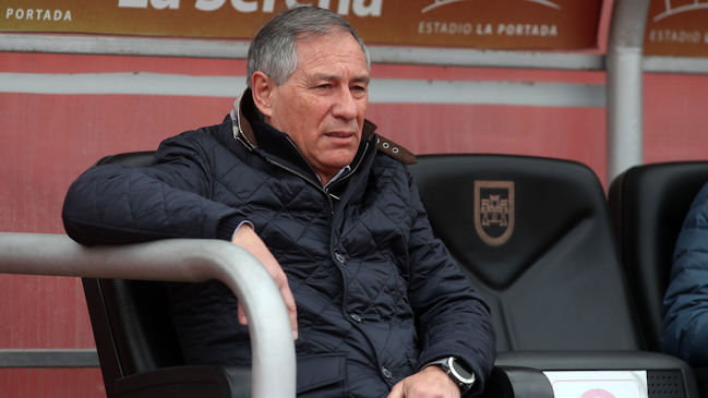 Holan y el posible retiro de Fuenzalida: Hay que ser prudentes, él decidirá hasta dónde llega