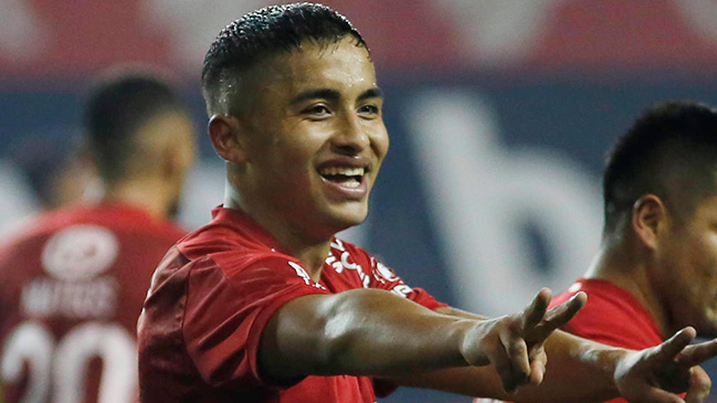 Nicolás Guerra se matriculó con un golazo para Ñublense en duelo con Palestino