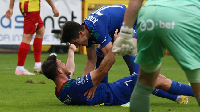 Angelo Henríquez anotó un doblete y fue figura en el empate de su equipo por la liga polaca