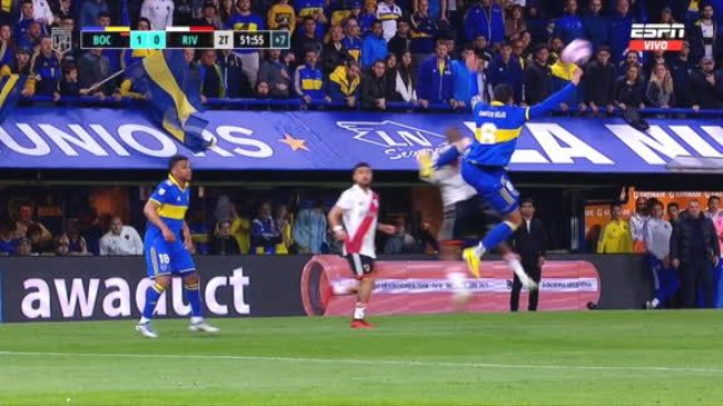 Marcos Rojo se fue expulsado en el final del clásico entre Boca y River por un patadón