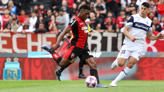 ¡Pedazo de gol! Djorkaeff Reasco marcó desde 35 metros en el triunfo de Newell’s