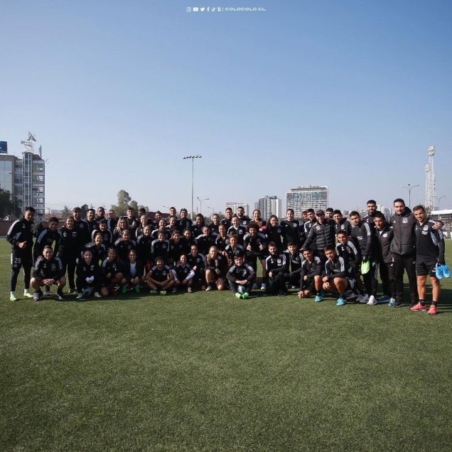 Jugadores de Colo Colo apoyaron al equipo femenino antes de crucial duelo con S. Morning