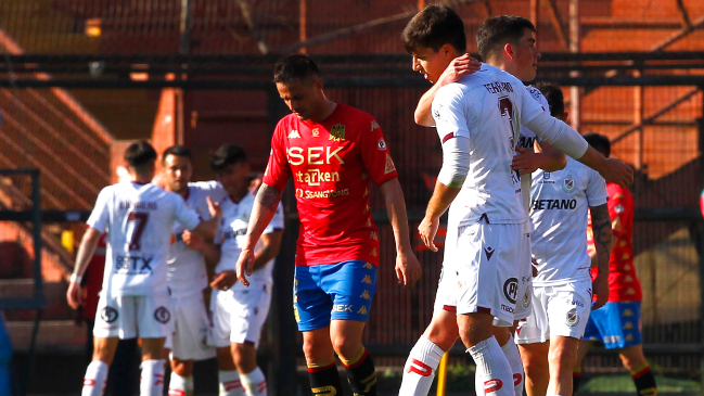 La Serena sumó tres puntos de oro ante U. Española y escapó de zona de descenso