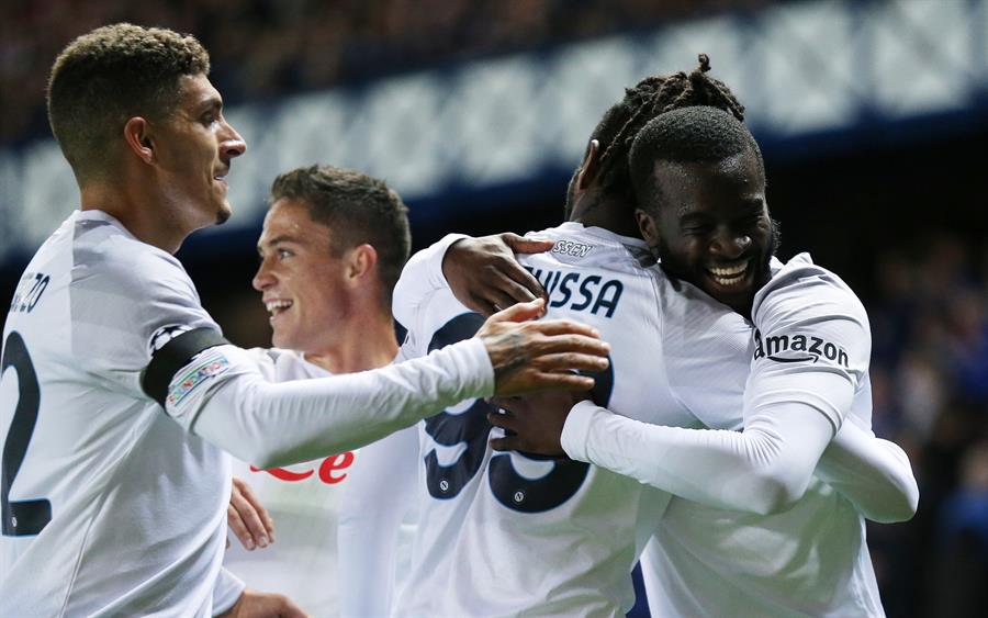 Napoli goleó a domicilio a Rangers y es líder del Grupo A de la Champions