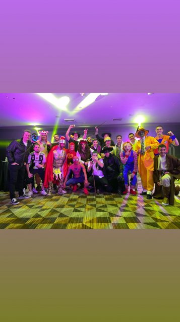 Jugadores de la UC aprovecharon el receso del torneo y se lucieron en fiesta de disfraces