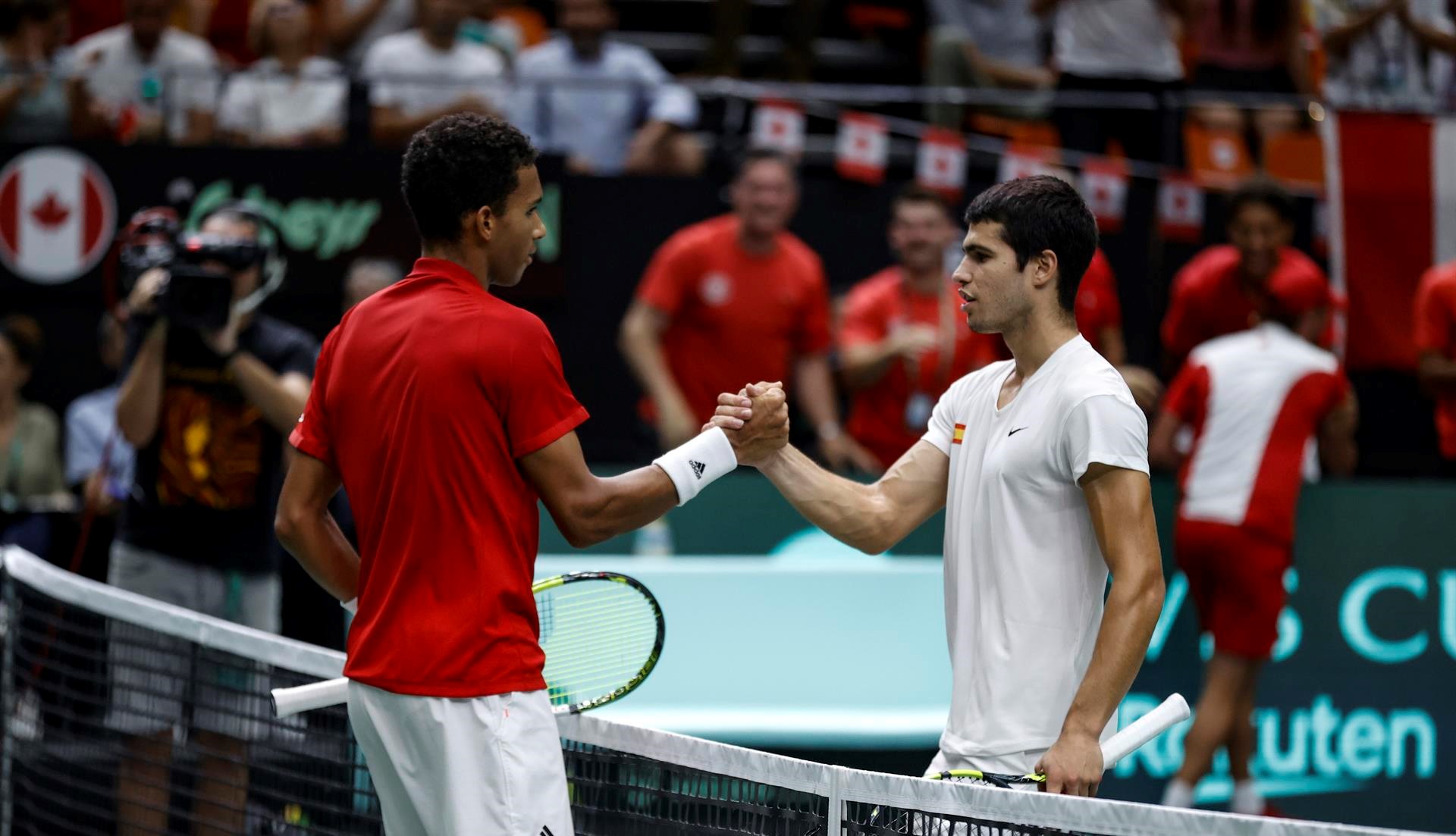 Auger-Aliassime sorprendió a Alcaraz y complicó la serie de España ante Canadá en la Davis