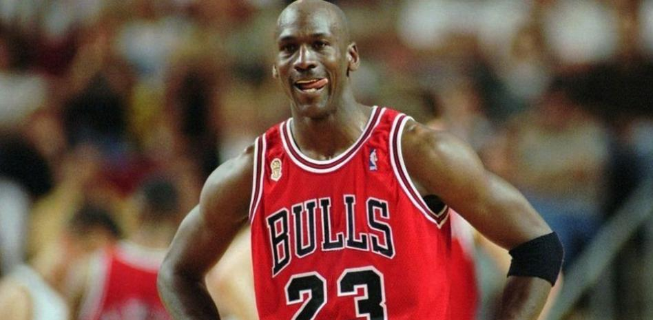 Camiseta de Michael Jordan rompió récord: Fue subastada en 10.09 millones de dólares