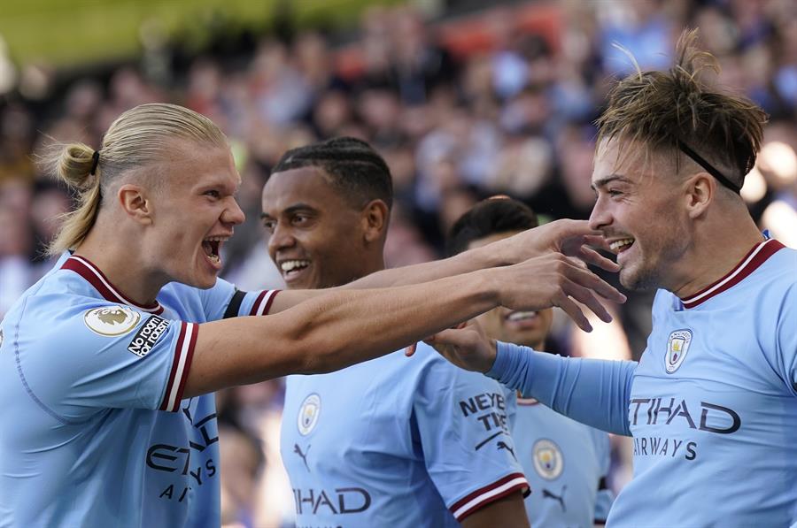 Manchester City goleó a Wolverhampton y alcanzó la cima en la Premier League